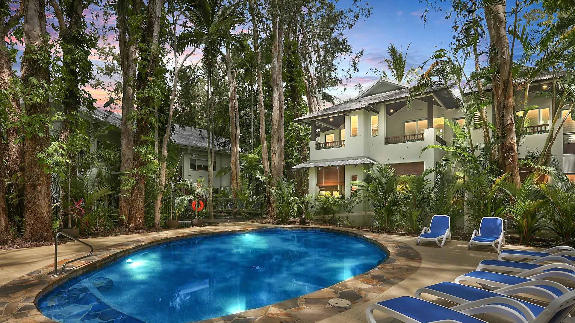 The Reef Retreat Palm Cove Hotel